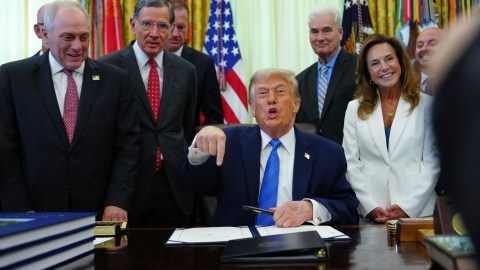 trump-threatens-mexico-again,-warns-that-“he-will-intensify-ground-operations-against-fentanyl”