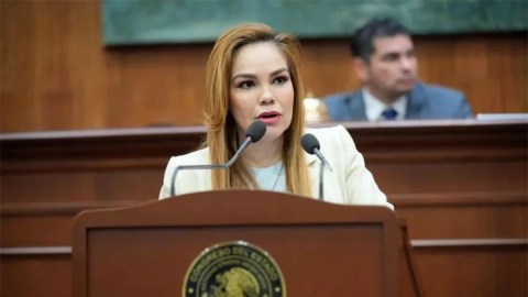 a-funeral-wreath-is-abandoned-at-the-home-of-a-mexican-representative-who-has-criticized-the-violence-in-sinaloa