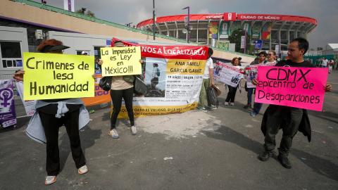 “mexico,-champion-in-disappearances”;-slogans-of-search-groups-mar-the-opening-of-the-world-cup