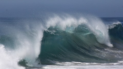 authorities-recover-the-body-of-a-girl-swept-away-by-waves-in-orange-county