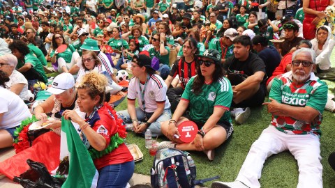 the-community-of-los-angeles-celebrates-mexico’s-victory-in-the-world-cup