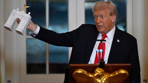 building-the-arch-proposed-by-trump-would-involve-exhausting-days-and-up-to-three-years