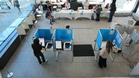 latino-voters-lose-confidence-in-the-us-electoral-system,-report-reveals