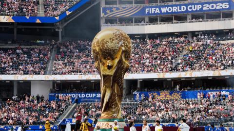from-tom-cruise-to-paris-hilton:-sofi-stadium-was-filled-with-stars-at-the-opening-of-the-world-cup