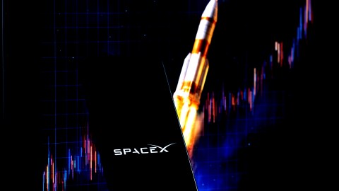 spacex-shares-soar-19%-on-their-first-day-of-trading-on-wall-avenue