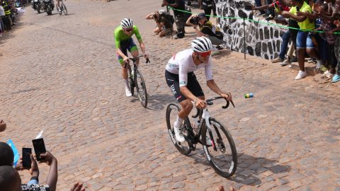 isaac-del-toro-wins-stage-7-of-the-tour-of-auvergne-and-aims-to-take-the-frequent