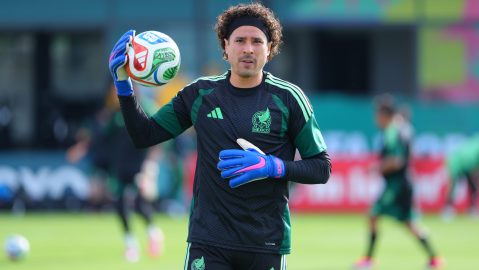 vasco-aguirre-and-the-decision-that-hovers-in-the-tricolor:-put-memo-ochoa-against-the-czech-republic?