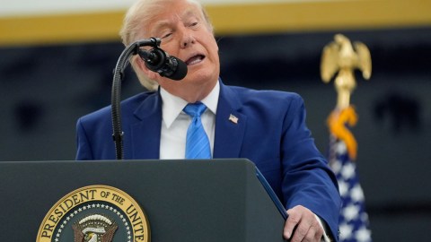 trump-threatens-to-charge-tolls-in-the-strait-of-hormuz-if-an-agreement-with-iran-is-not-signed