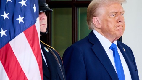 trump-threatens-to-impose-more-tariffs-on-canada-due-to-the-forest-fires-affecting-the-us