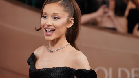 ariana-grande-and-ricky-alvarez-rekindle-their-romance-with-a-walk-through-central-park